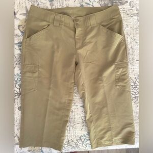 Columbia Omni Shade Women's Khaki Below Knee Cargo Shorts 8